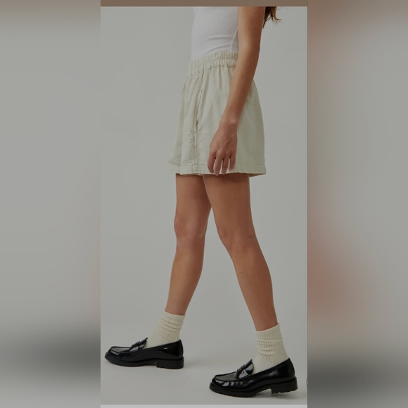 NWT Free People Get Free Poplin Shorts in Nilla Cream - Picture 4 of 11